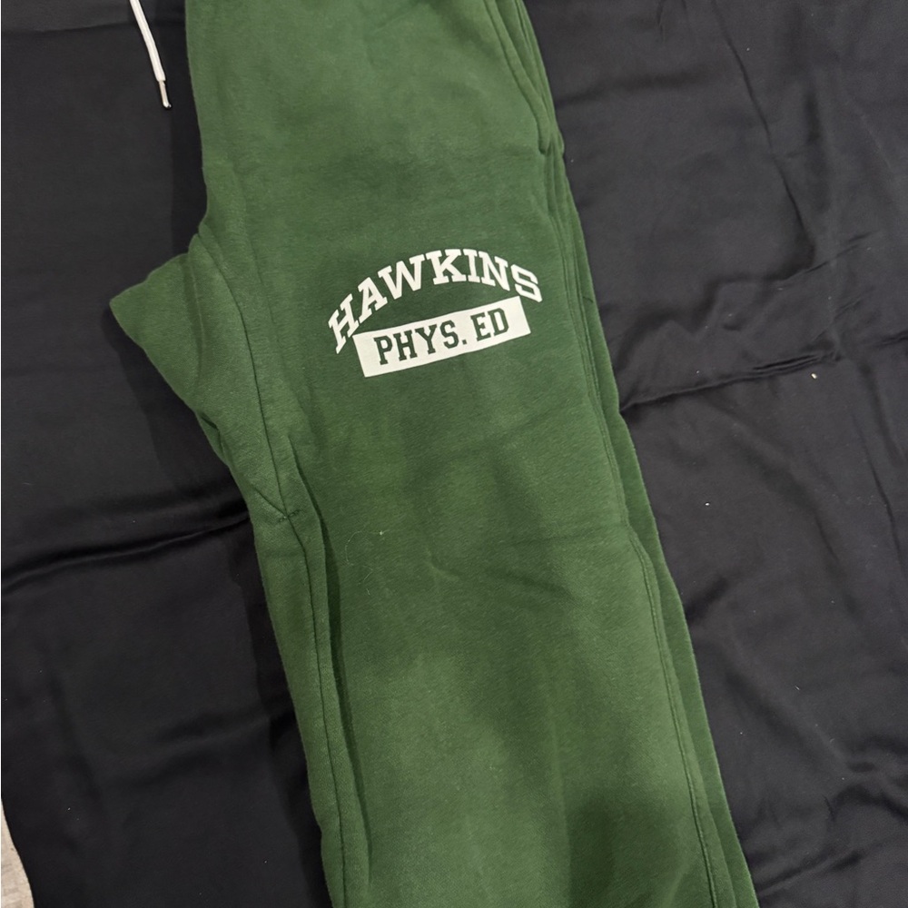 Stranger Things X Nike - Green Hawkins Phys. Ed Sweatpants